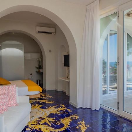 Decori Suites Amalfi Coast - Free Parking Vietri Eksteriør billede