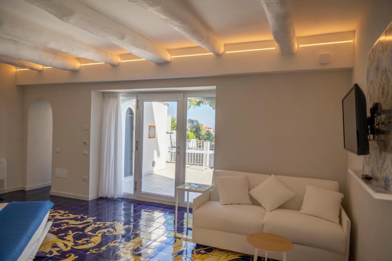 Decori Suites Amalfi Coast - Free Parking Vietri Eksteriør billede