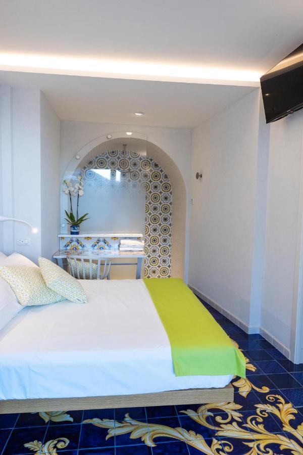 Decori Suites Amalfi Coast - Free Parking Vietri Eksteriør billede