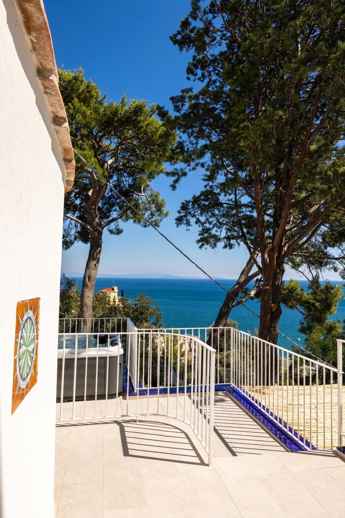 Decori Suites Amalfi Coast - Free Parking Vietri Værelse billede